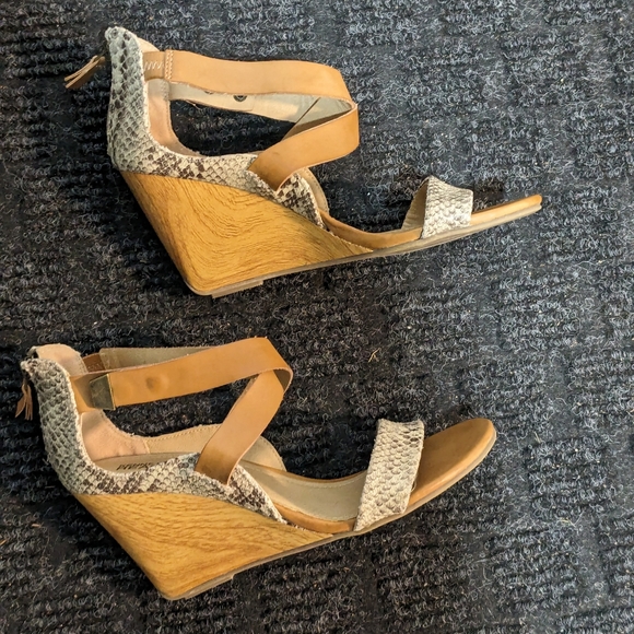 Women's Sandals - Picture 6 of 6